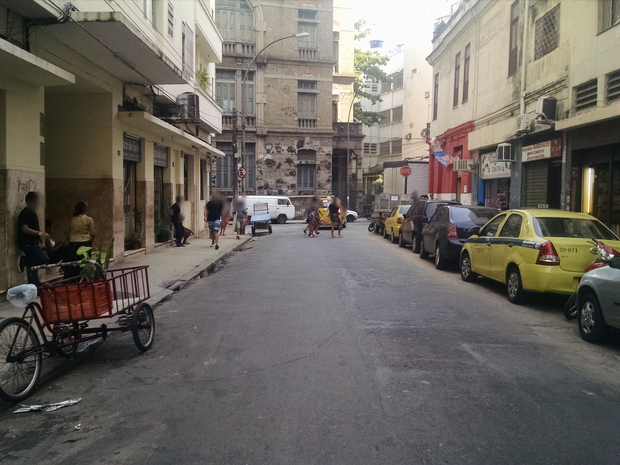 Street-level view near Edifício Tupy, Santa Teresa