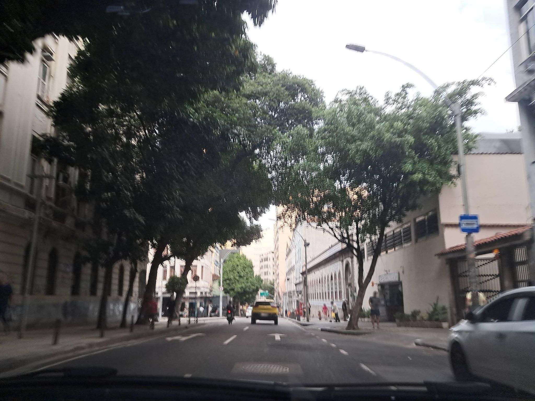 Street-level view near Edifício Umbu, Centro