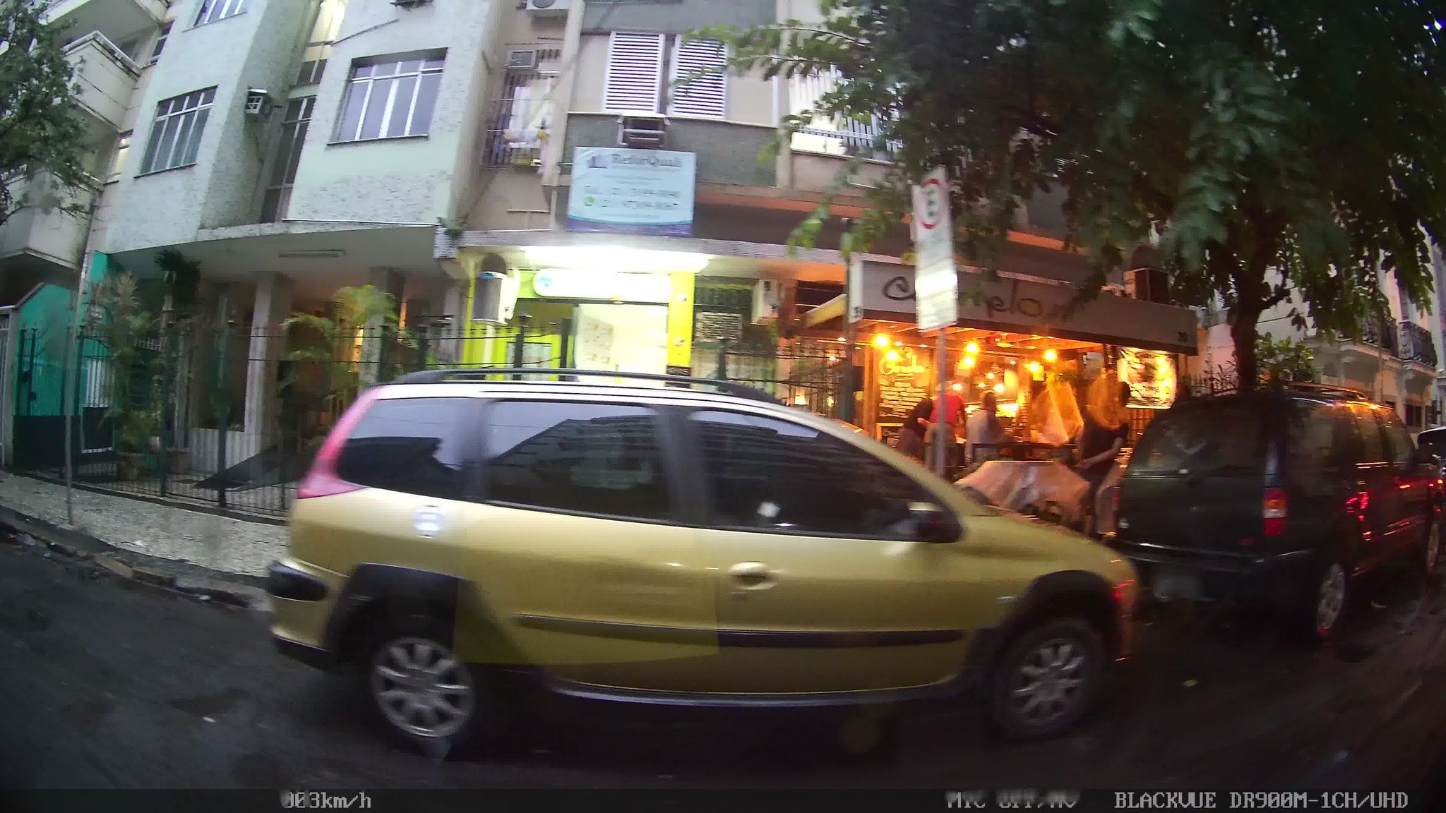 Street-level view near Edifício Upaete, Catete