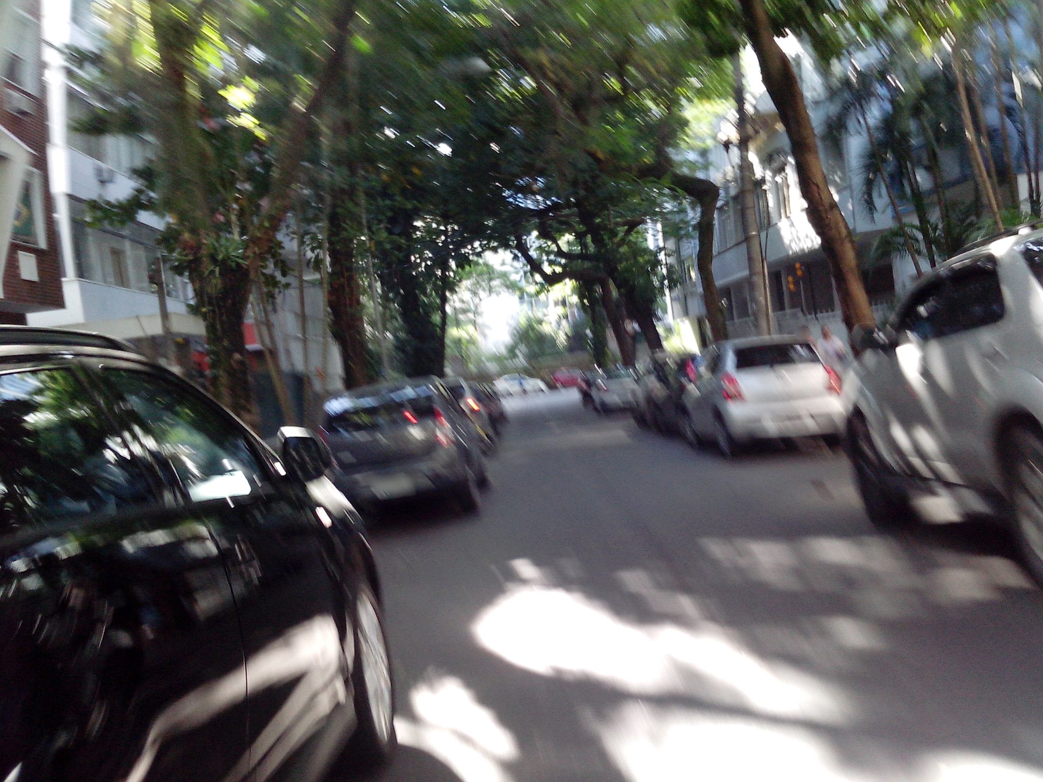 Street-level view near Edifício Upayba, Leblon