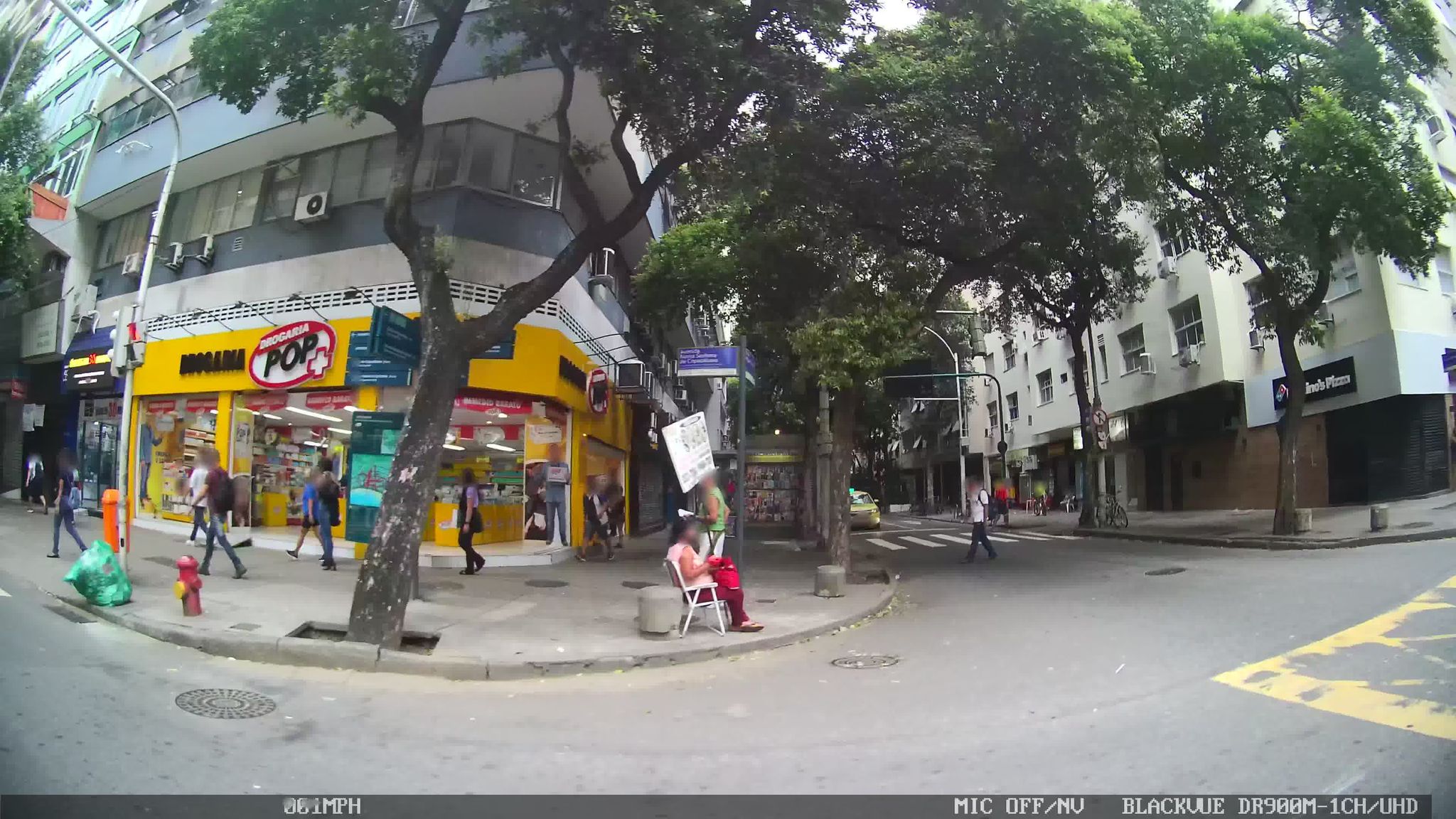 Street-level view near Edifício Valero, Leme