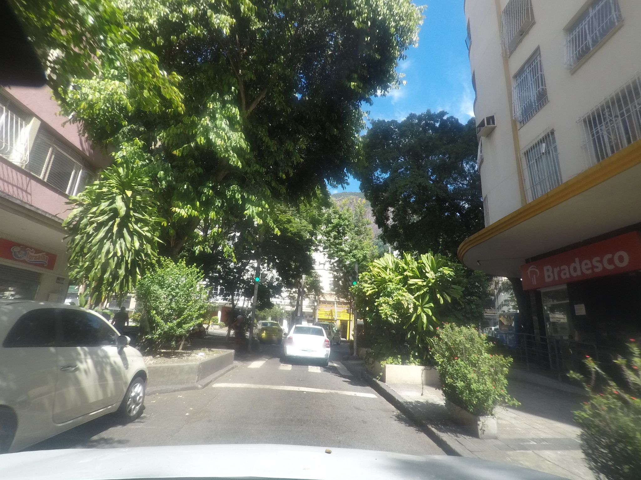 Street-level view near Edifício Vangogh, Humaitá