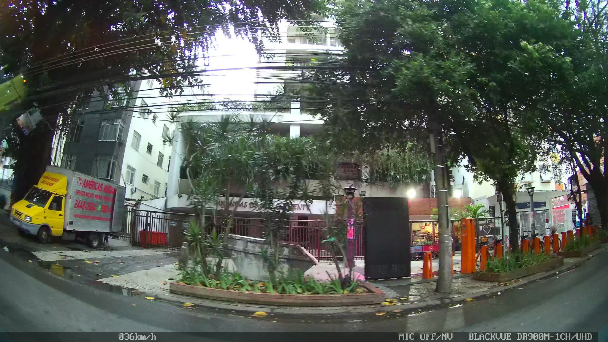 Street-level view near Edifício Varandas de São Clemente, Botafogo