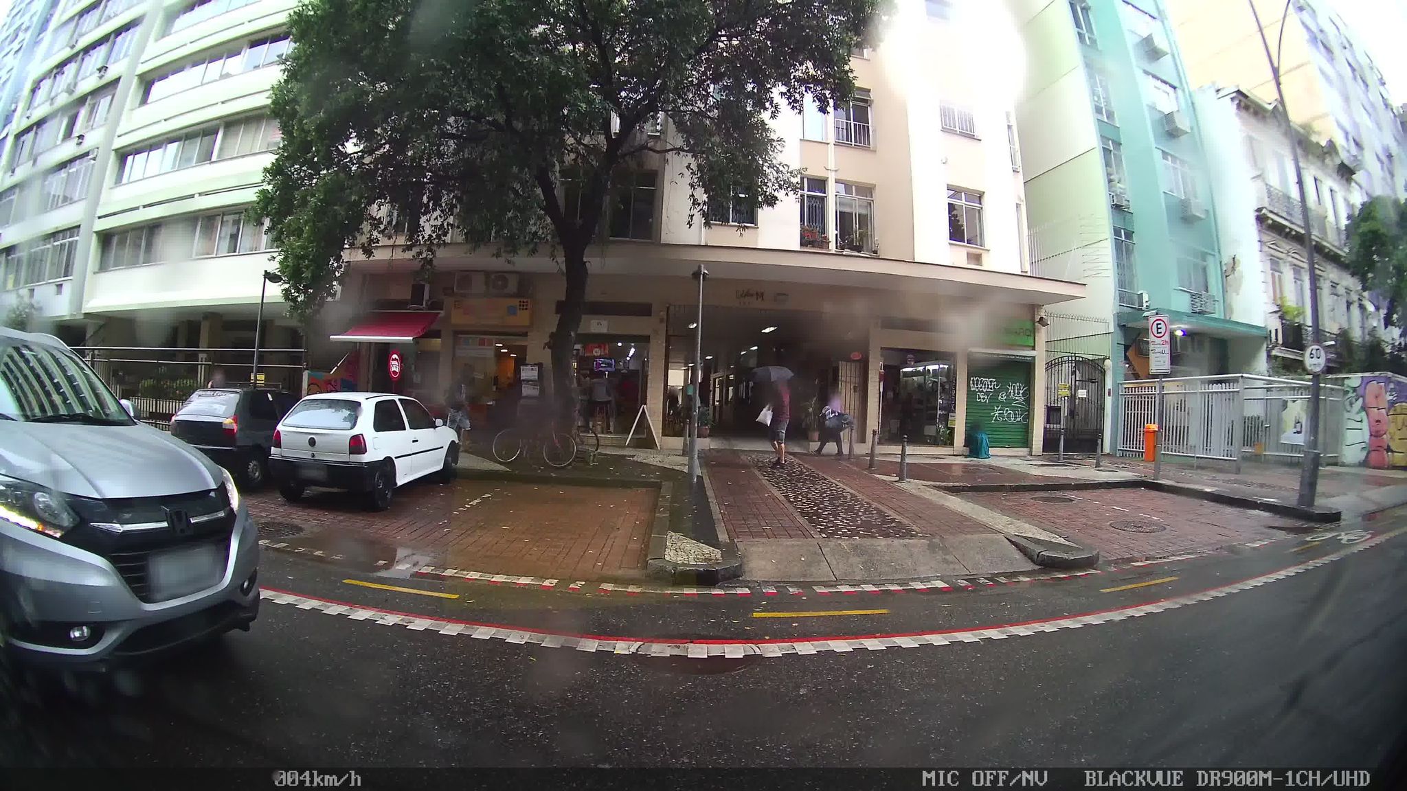 Street-level view near Edifício Varias, Catete