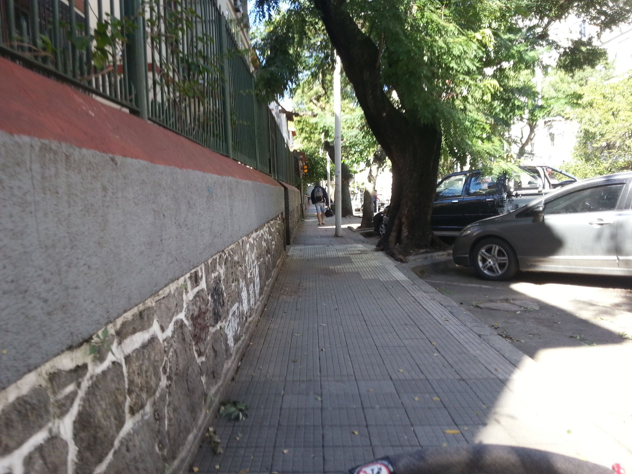 Street-level view near Edifício Vavové, Botafogo