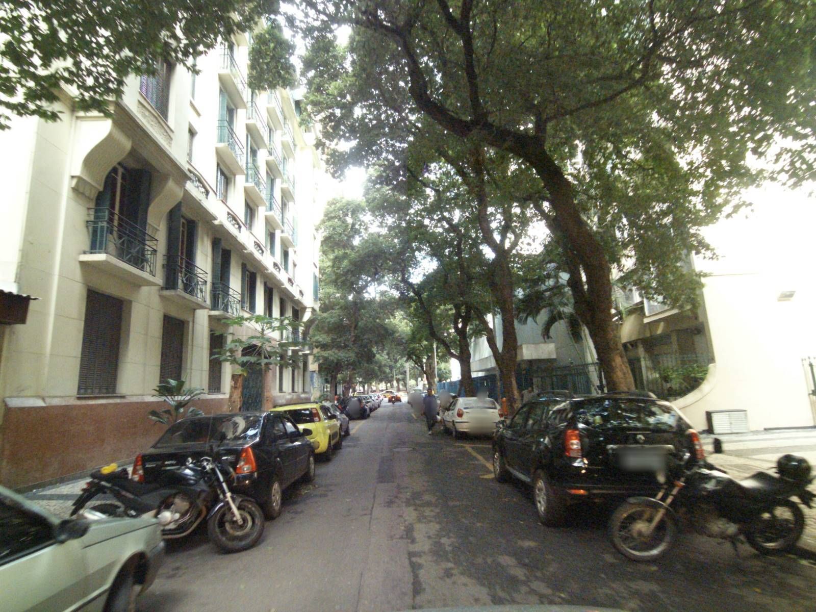 Street-level view near Edifício Veleiro, Catete