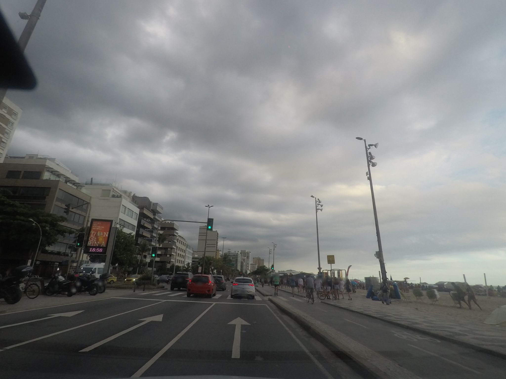 Street-level view near Edifício Viena, Ipanema
