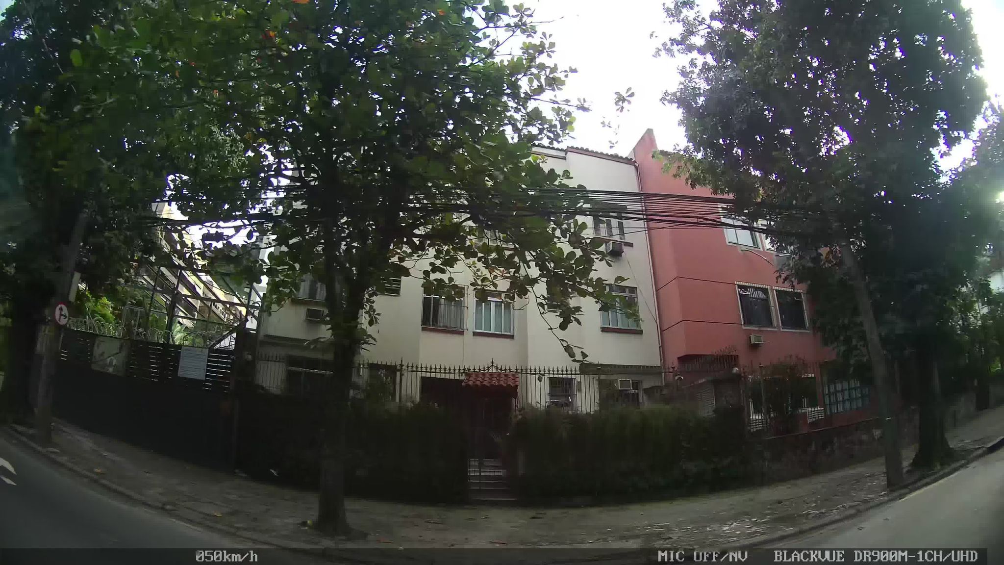 Street-level view near Edifício Vila Verde, Jardim Botânico
