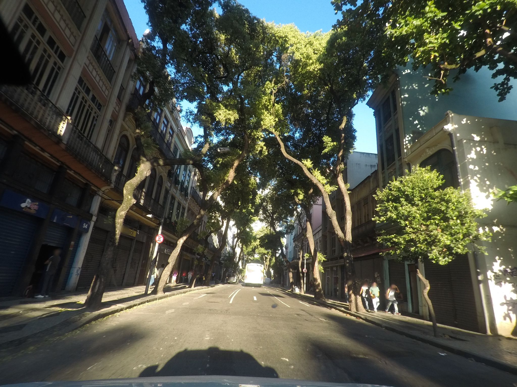 Street-level view near Edifício Villas Boas, Centro