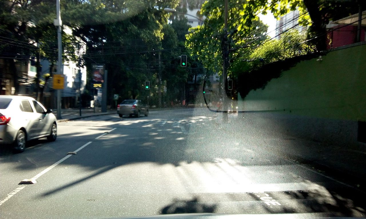 Street-level view near Edifício Visconti, Botafogo