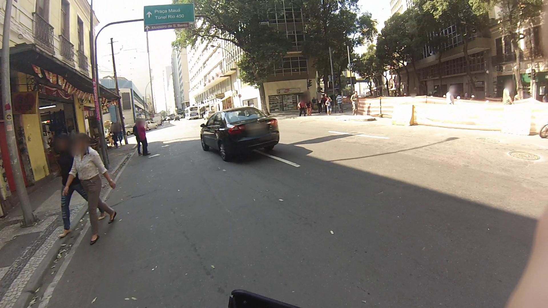 Street-level view near Edifício Vital Brasil, Centro