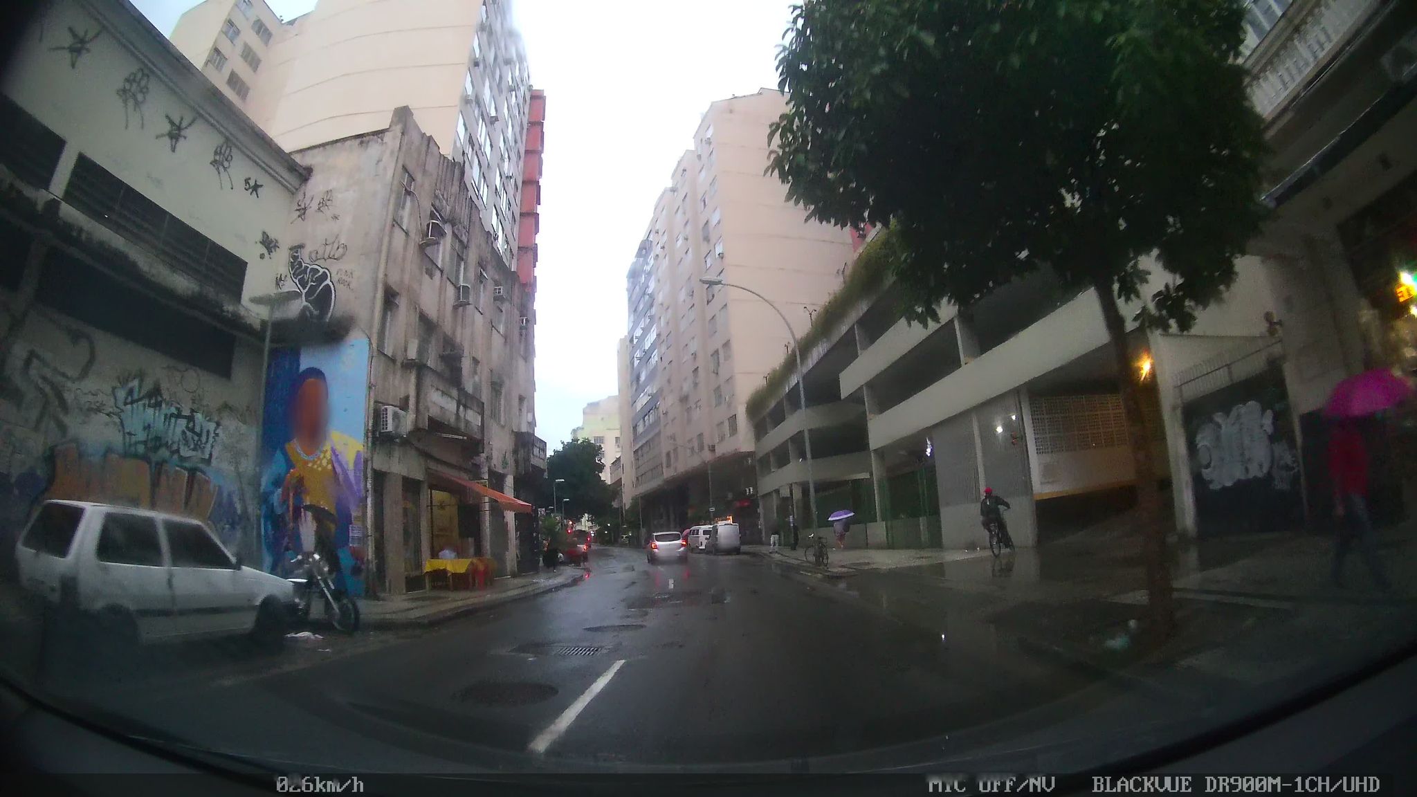 Street-level view near Edifício Vitoria, Centro