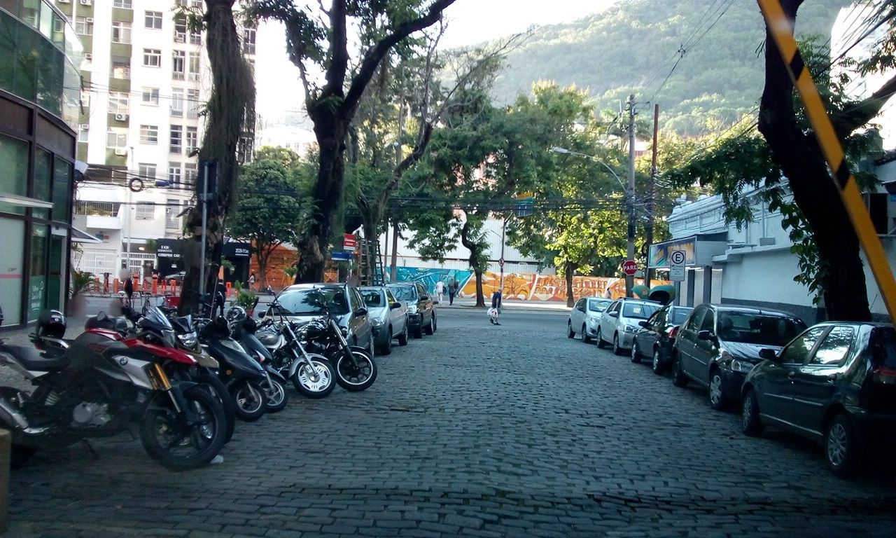 Street-level view near Edifício Viúva Lacerda, Humaitá
