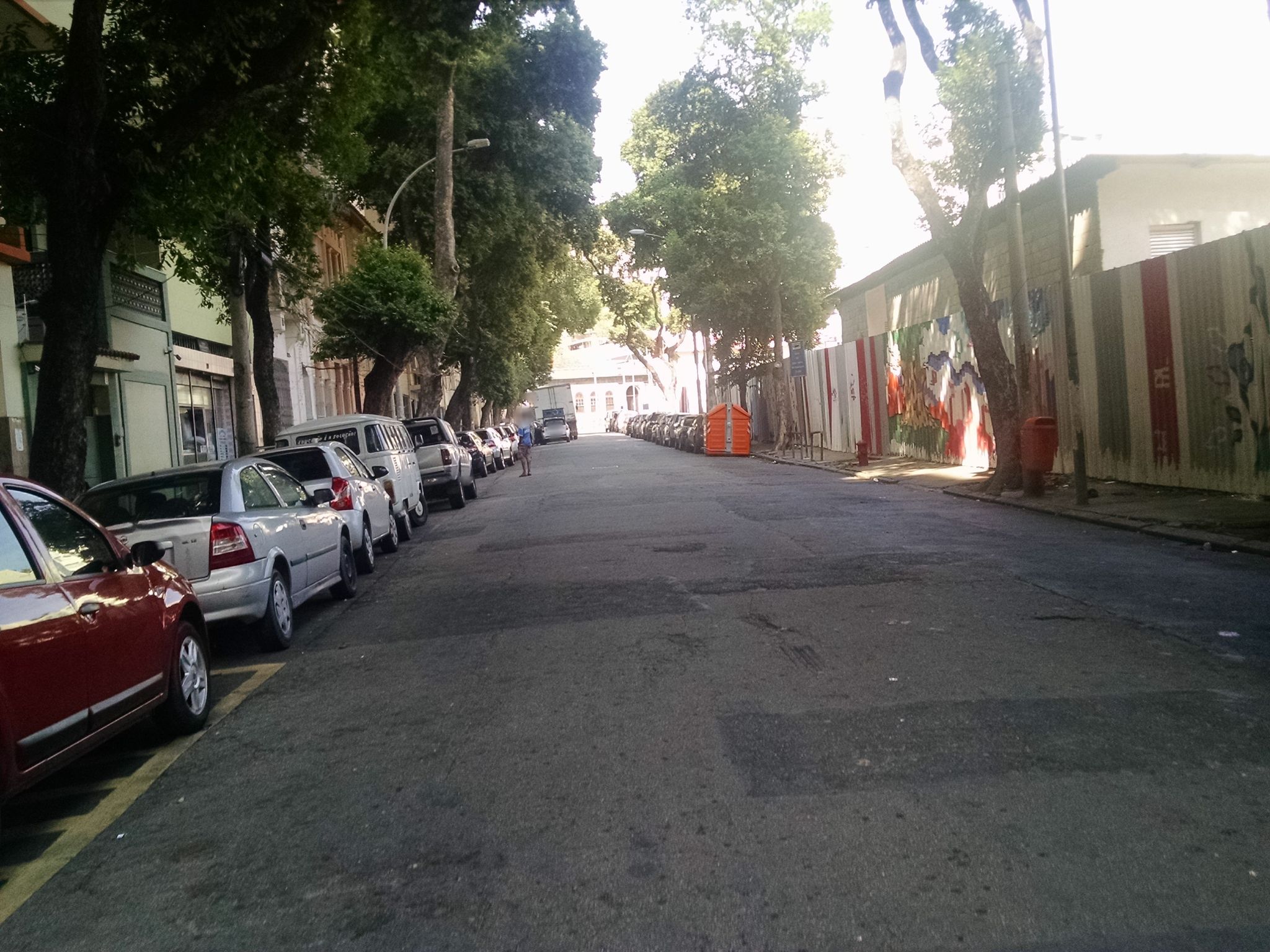 Street-level view near Edifício Washington Luiz, Centro