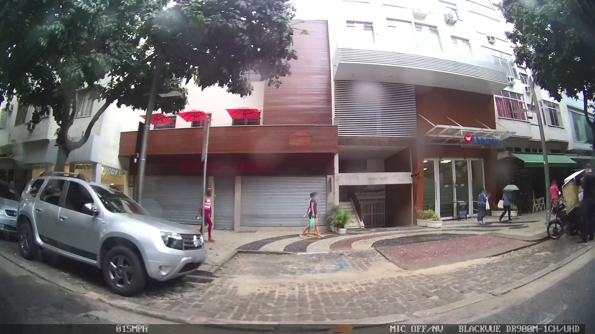 Street-level view near Edifício Wolfgang Amadeus Mozart, Leblon