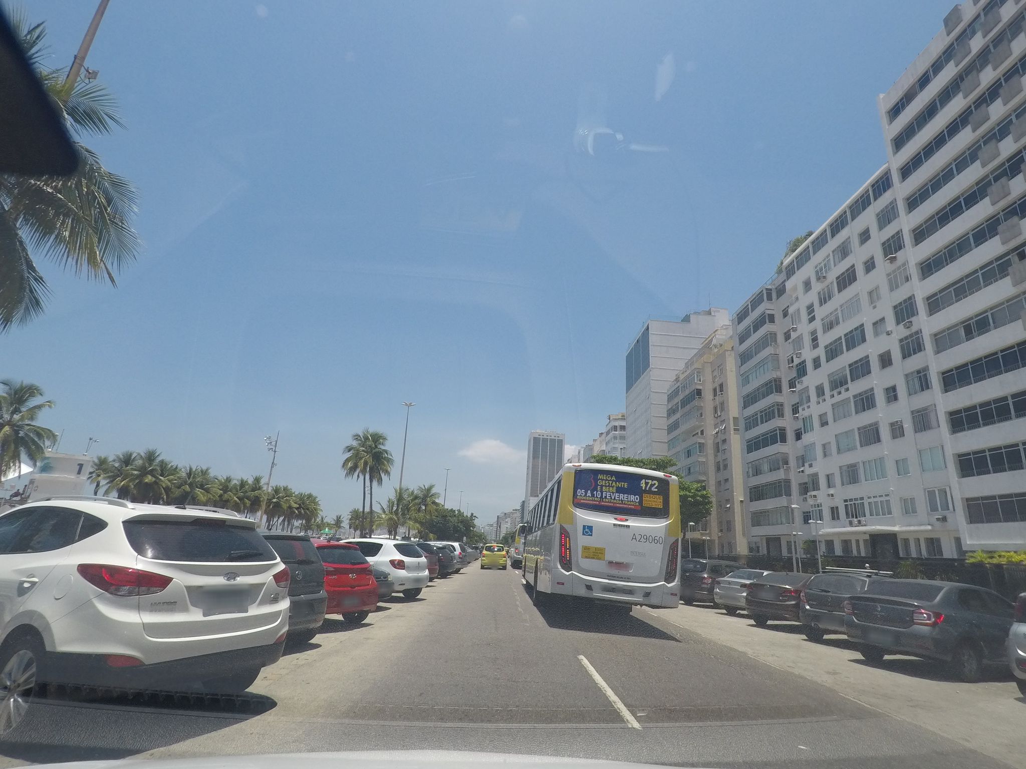 Street-level view near Edifício Yaguma, Leme