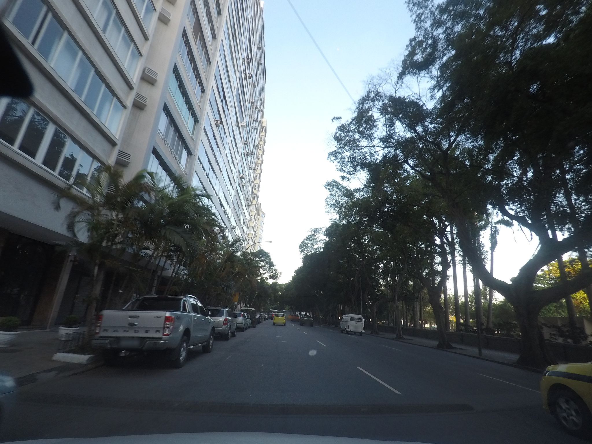 Street-level view near Edifício York, Flamengo