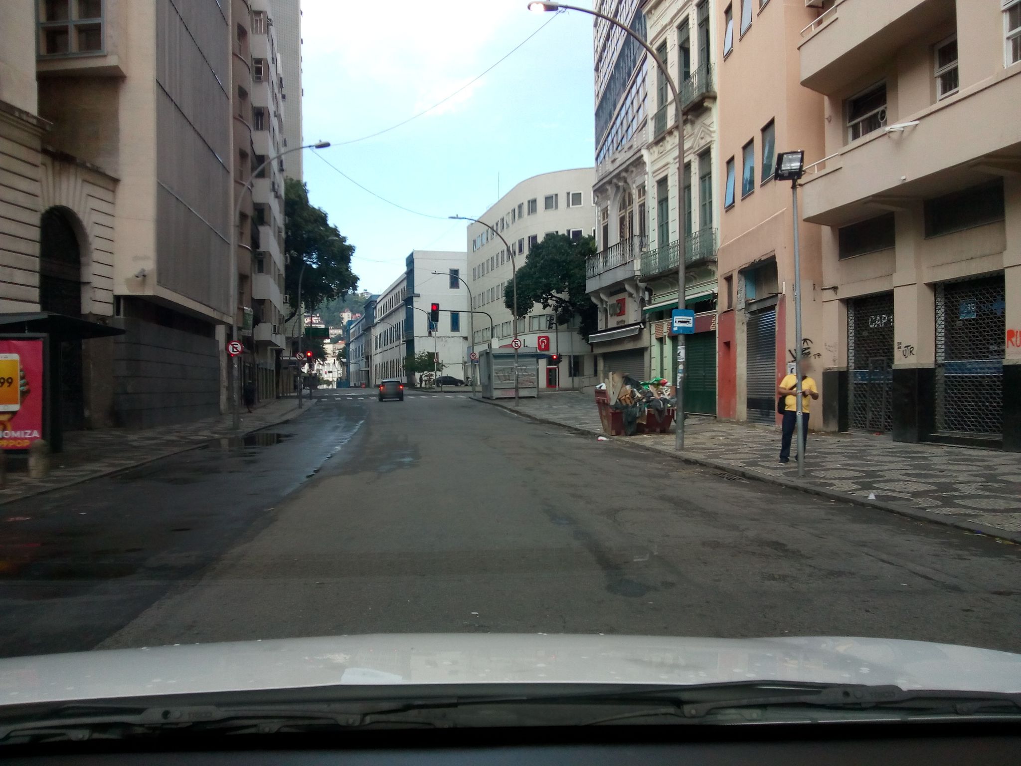 Street-level view near Edifícios dos Barbados, Centro