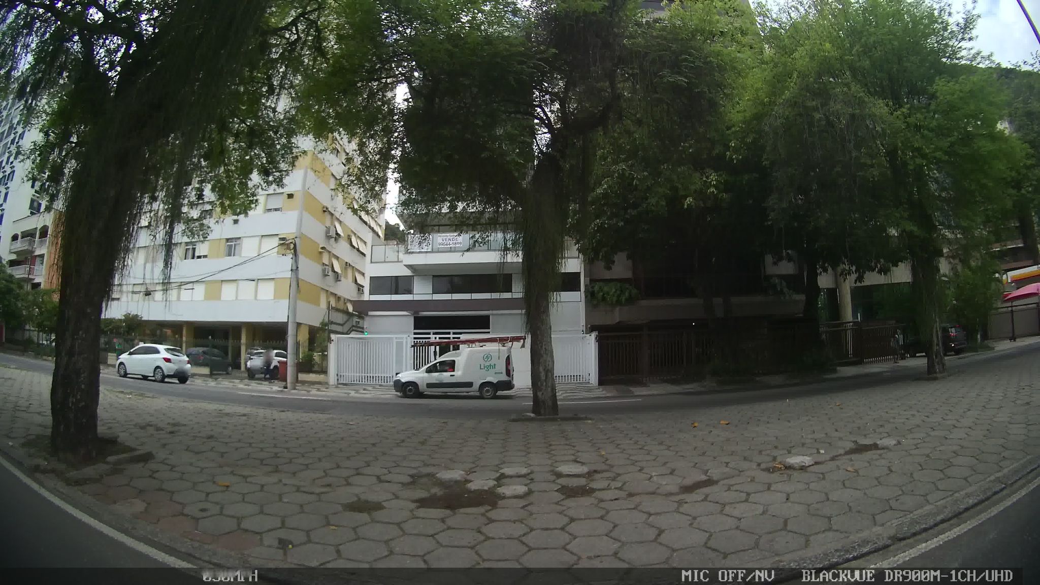 Street-level view near Eduardo Pederneiras, Ipanema