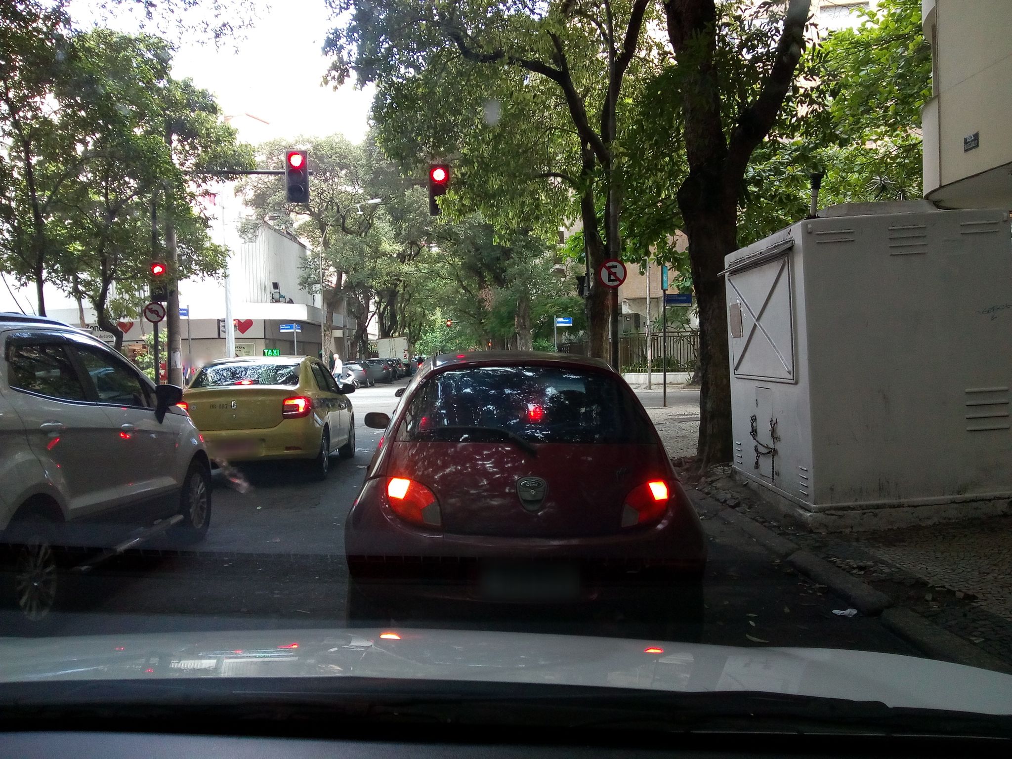 Street-level view near Eliane, Ipanema