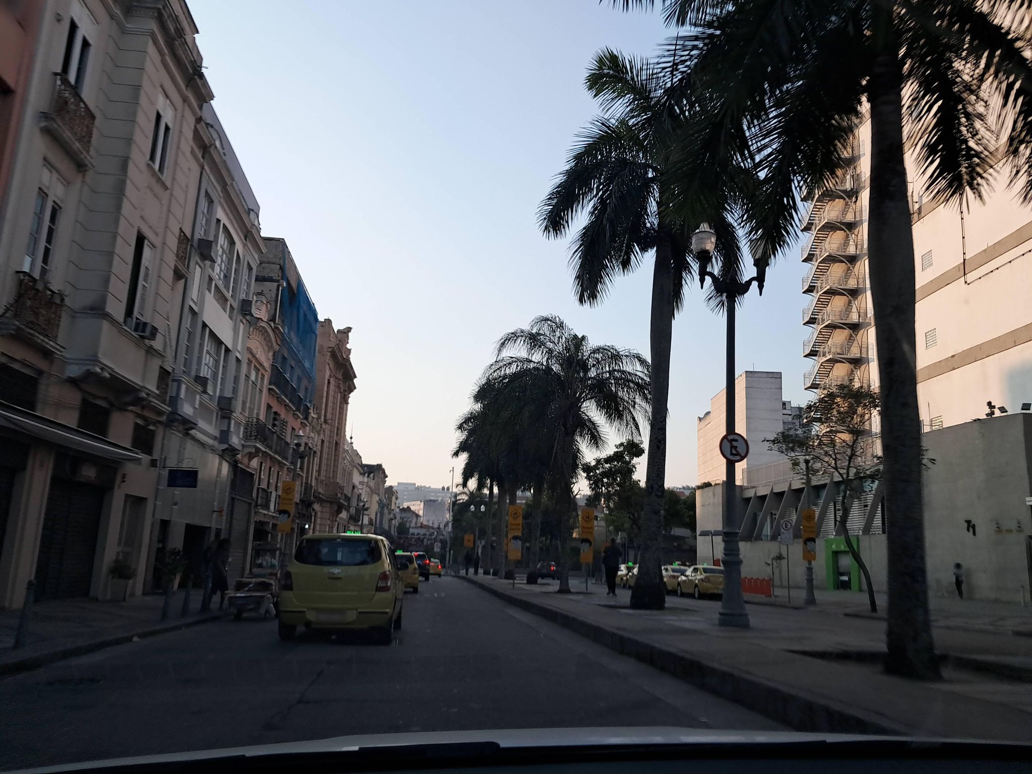 Street-level view near Empresa Brasileira de Comunicação (EBC), Centro