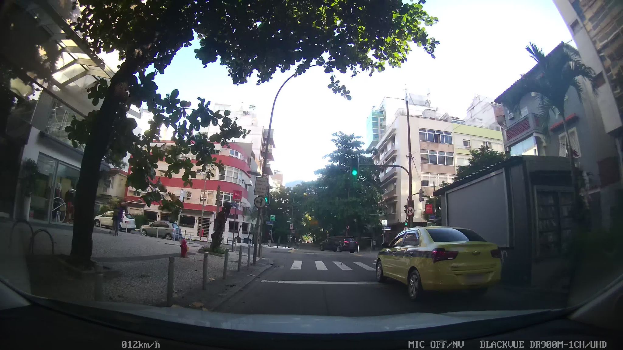 Street-level view near Esquina de Ipanema, Ipanema