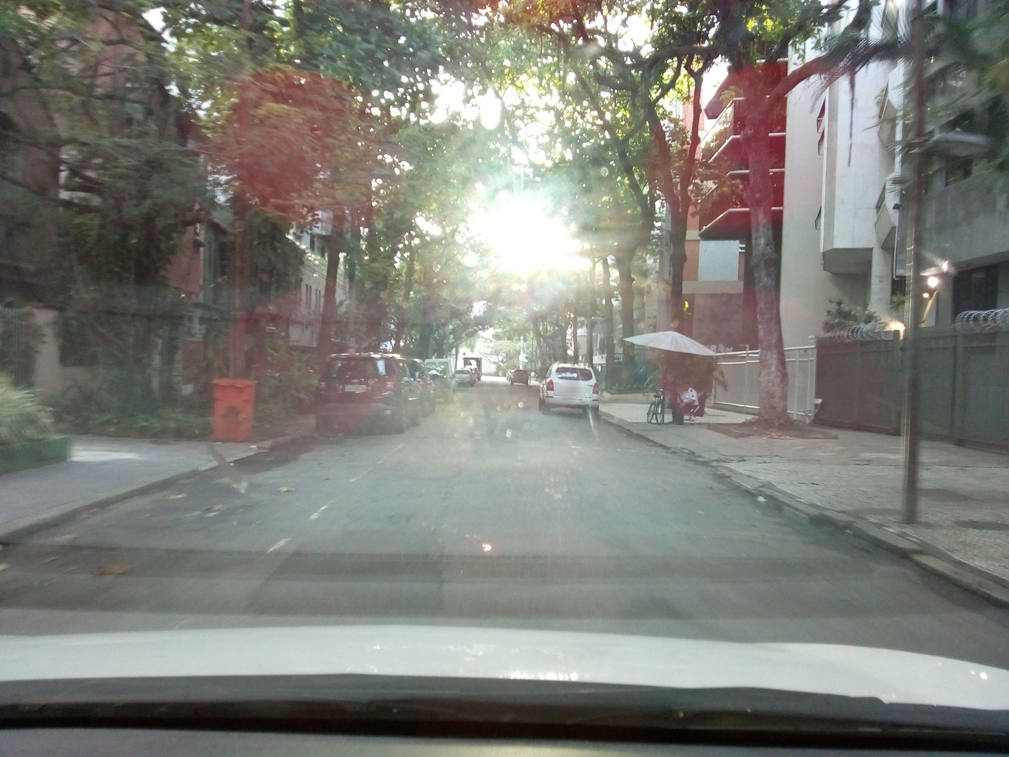 Street-level view near Eugenio Sigaud, Ipanema