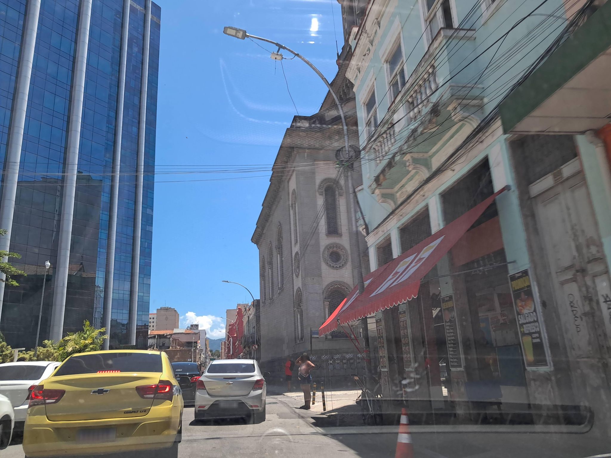 Street-level view near Ferragens Pinho, Centro