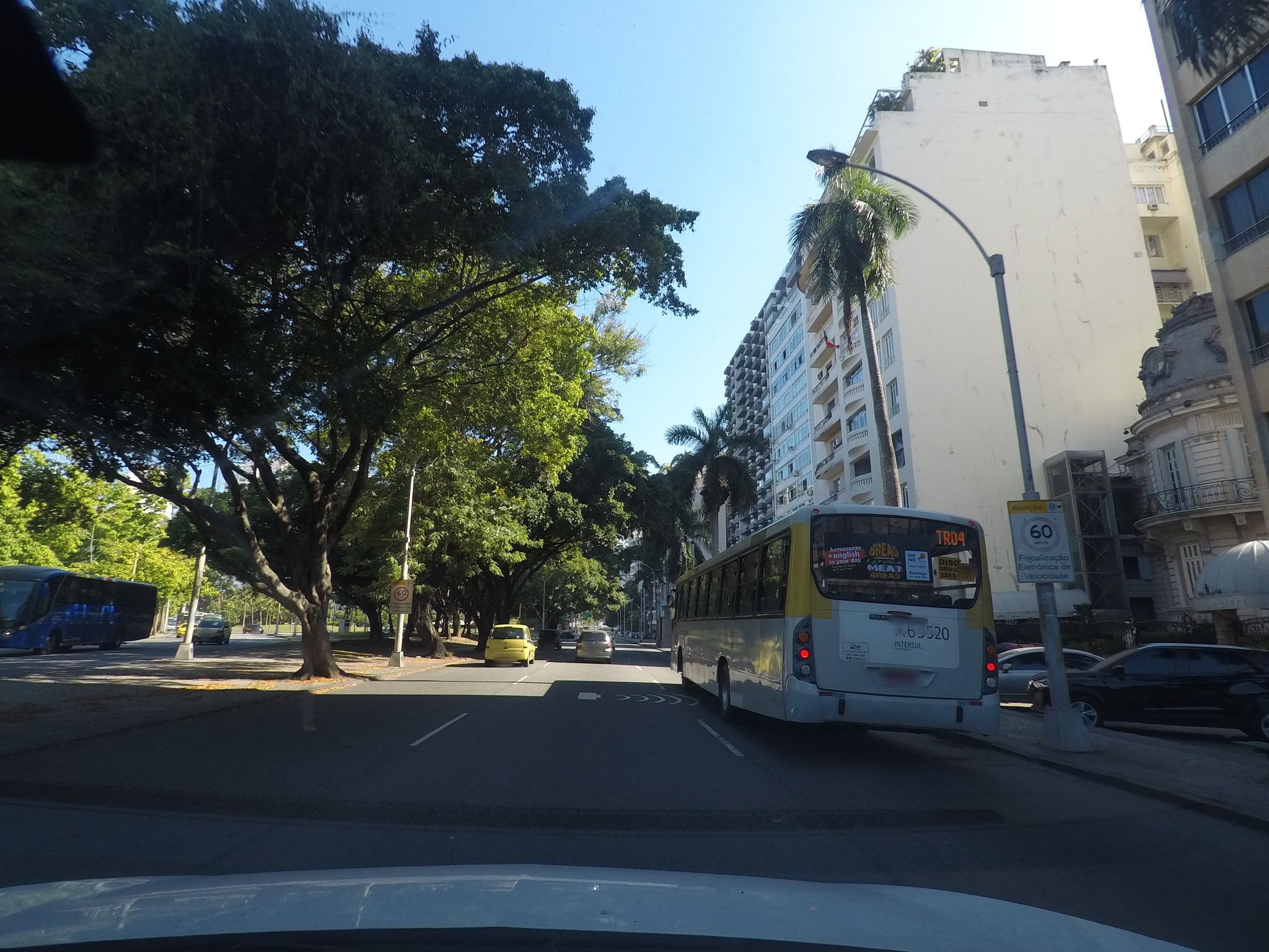 Street-level view near Flórida, Flamengo