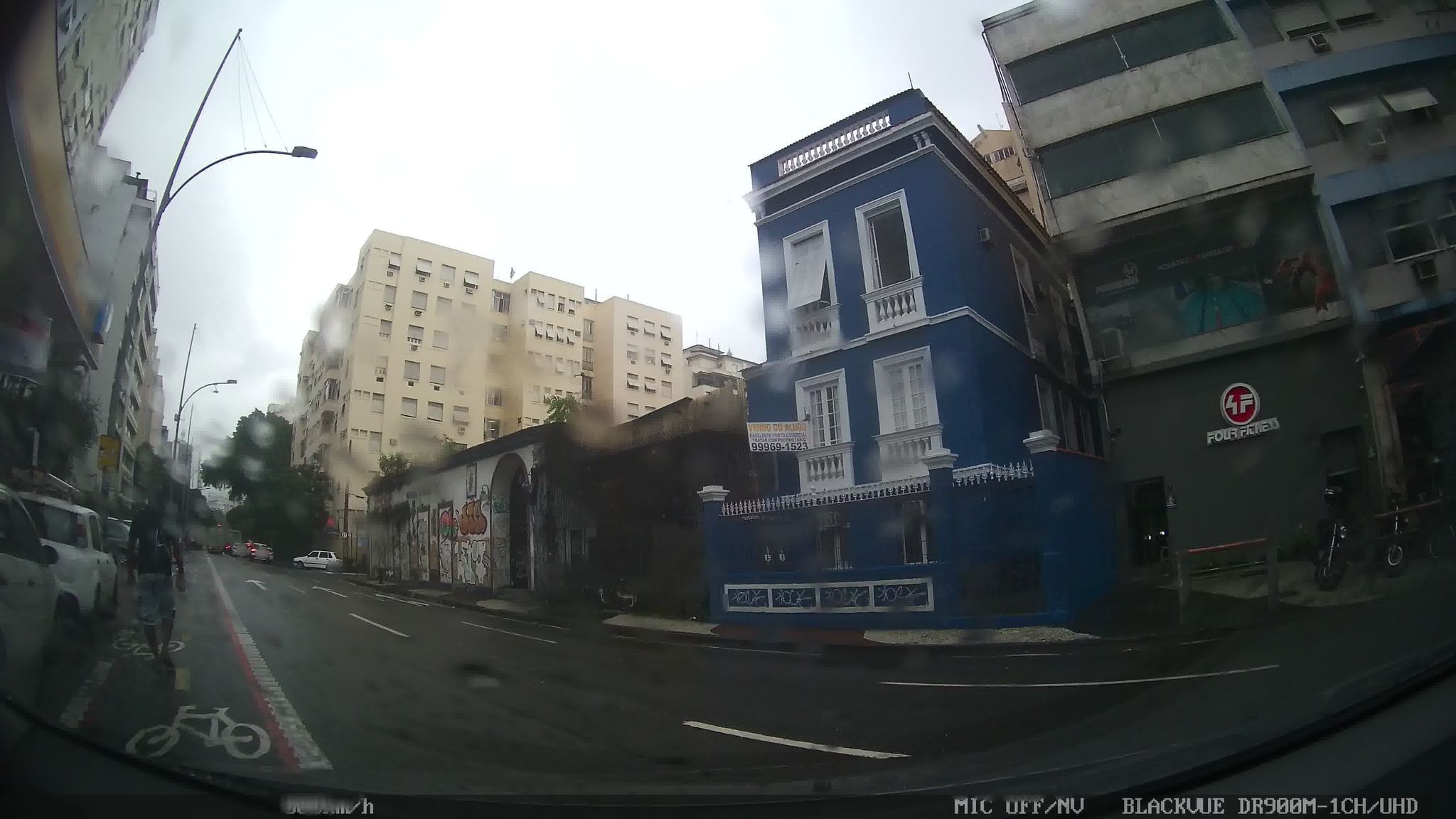 Street-level view near Four Fitness, Laranjeiras
