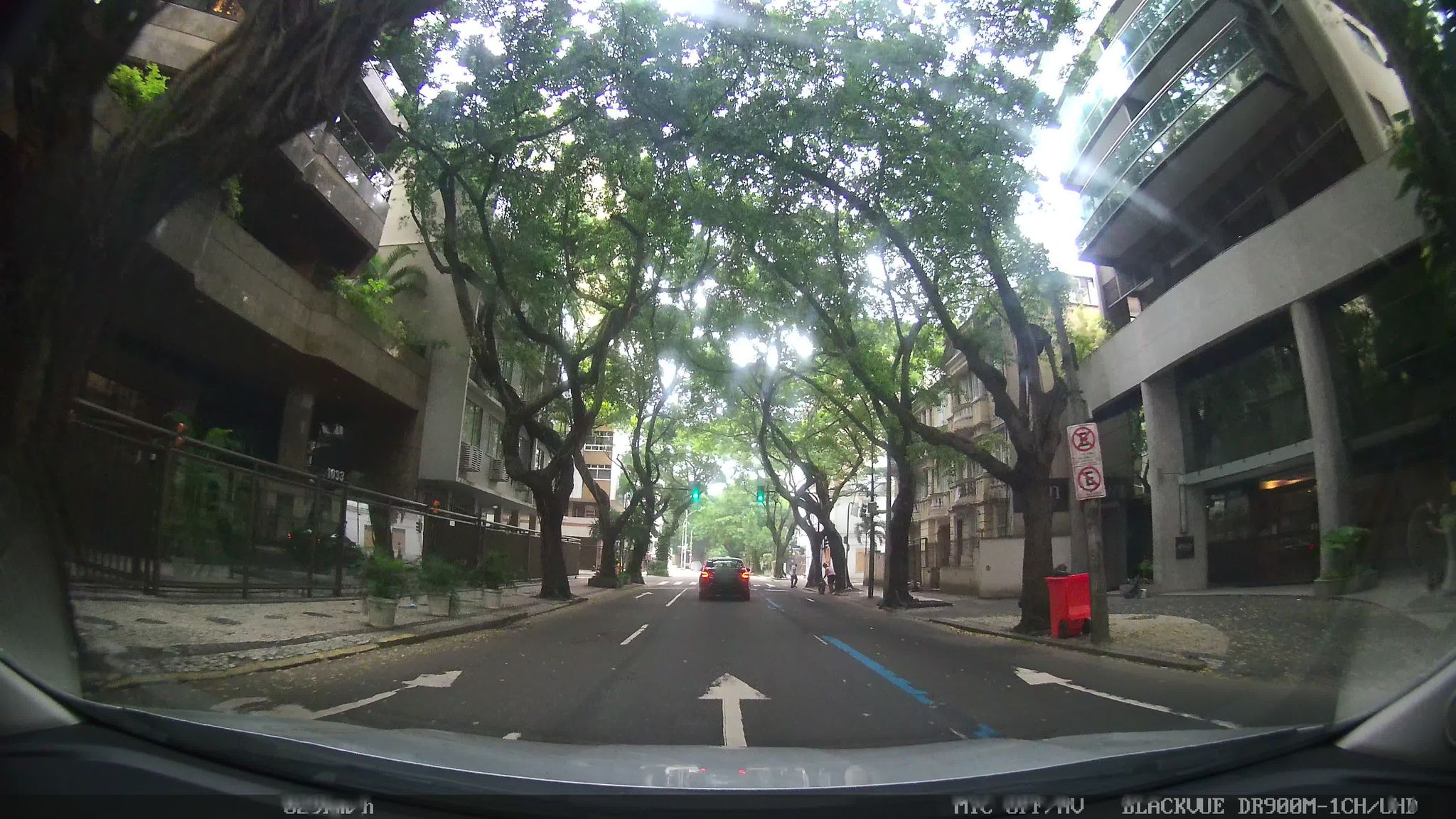 Street-level view near General Sergio, Ipanema