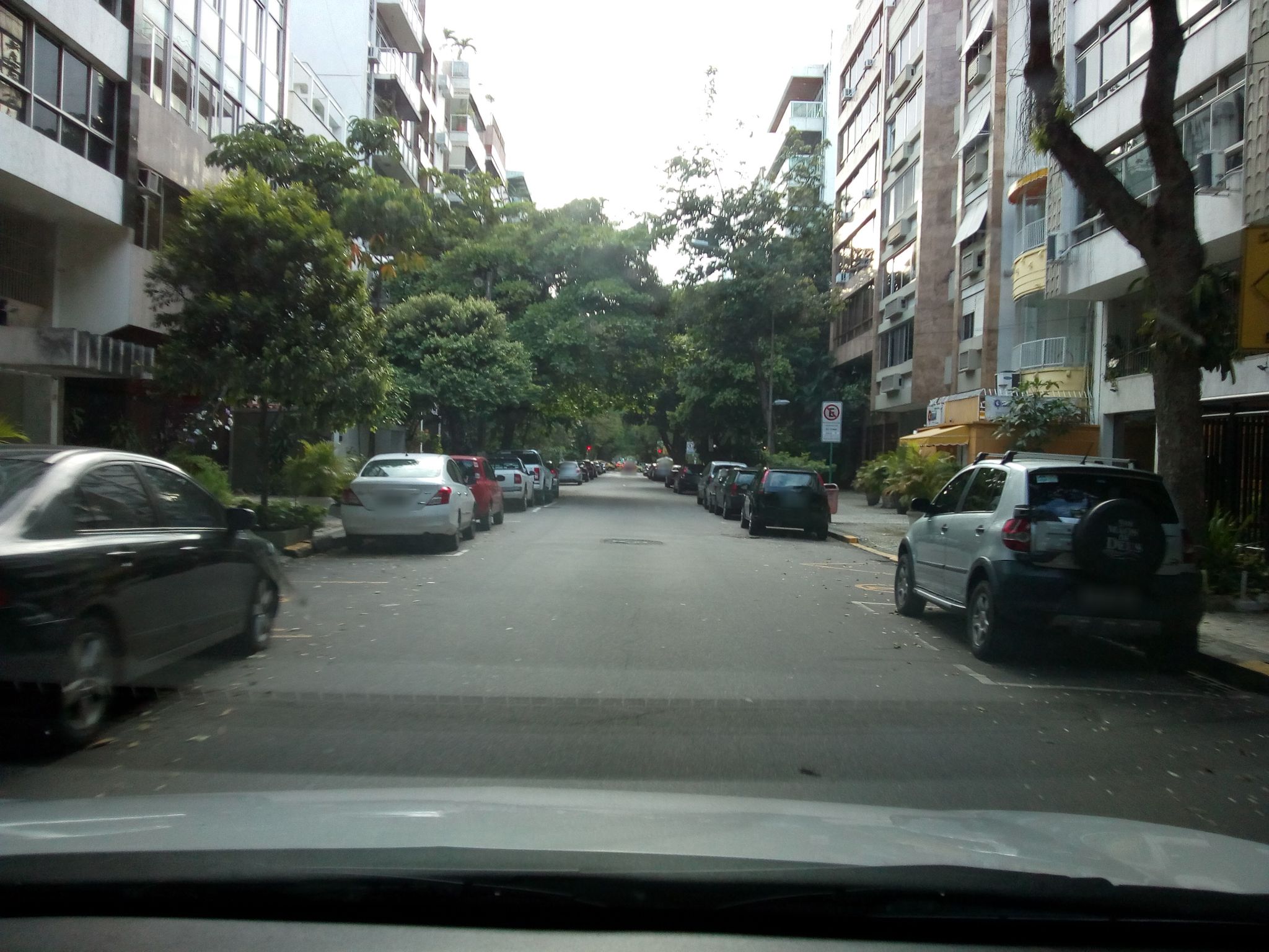 Street-level view near Girasol Pre Escolar, Ipanema