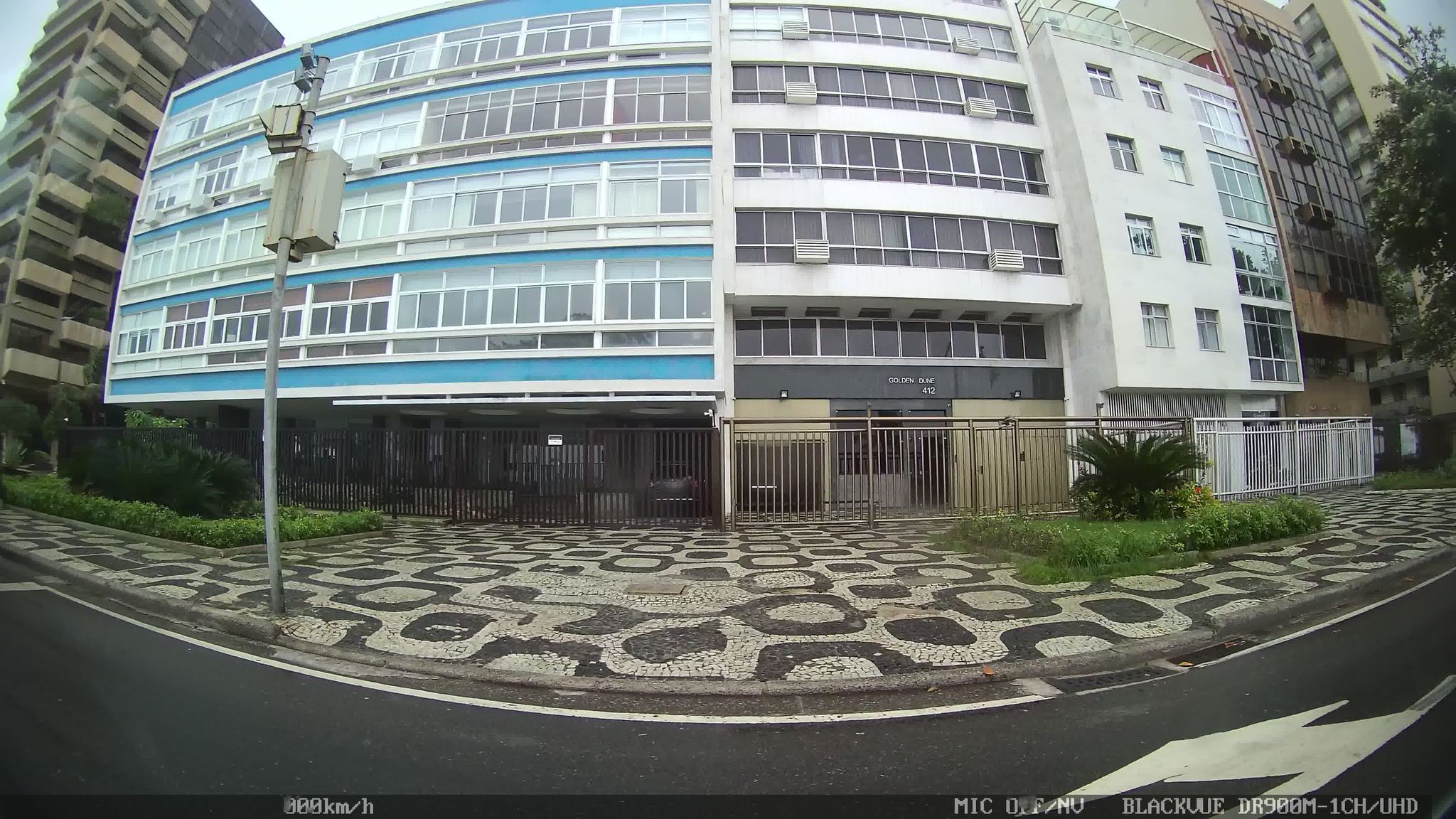 Street-level view near Golden Dune, Ipanema