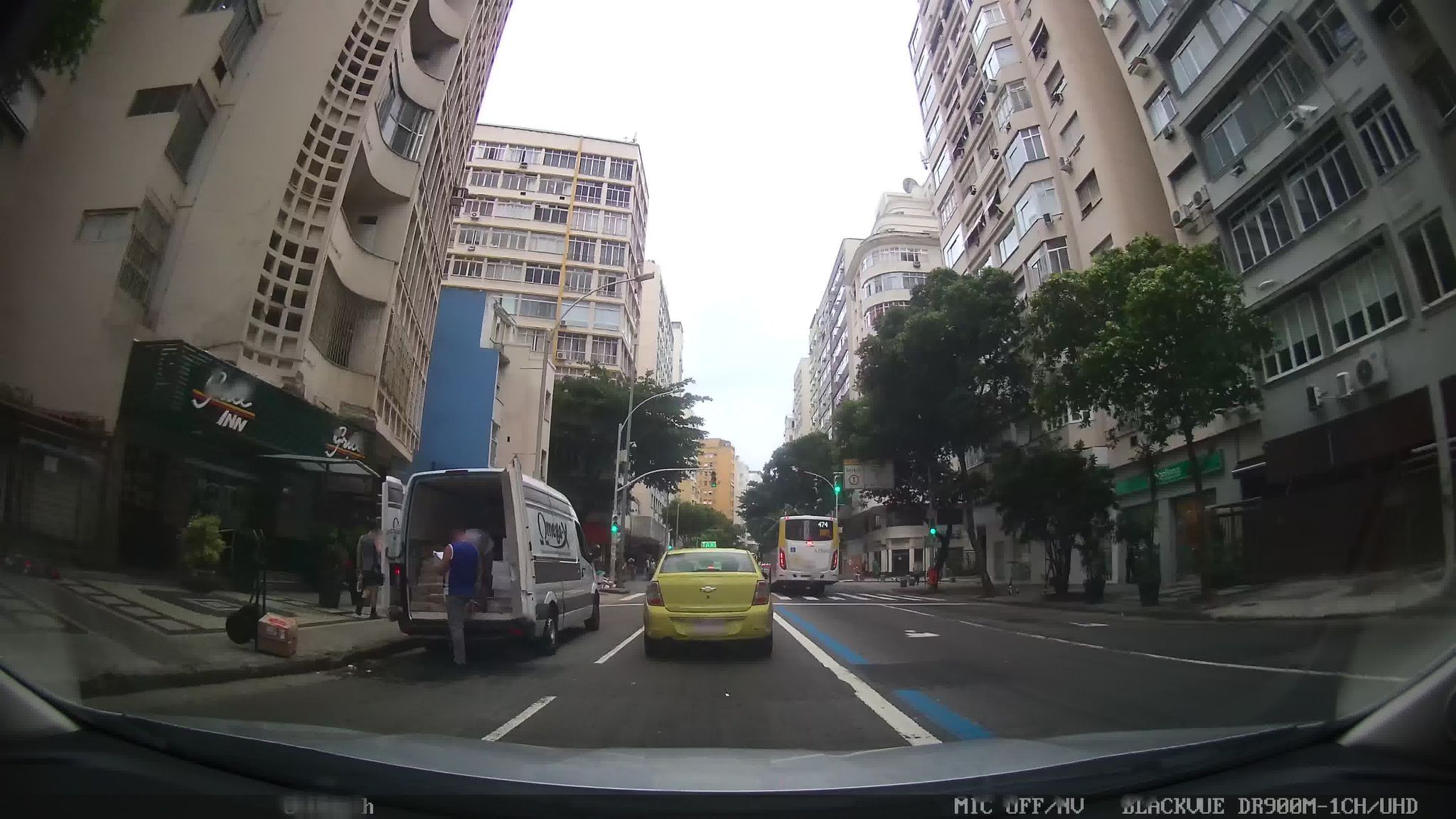 Street-level view near Golden Tuliplem, Copacabana