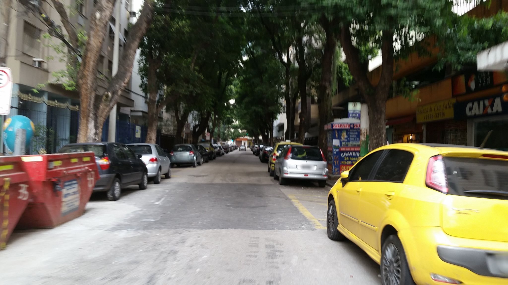 Street-level view near Goulart, Catete