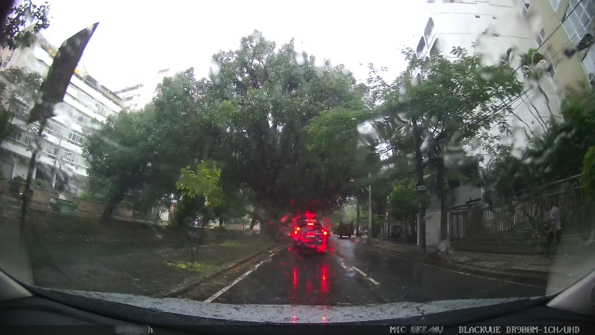 Street-level view near Graziella, Gávea