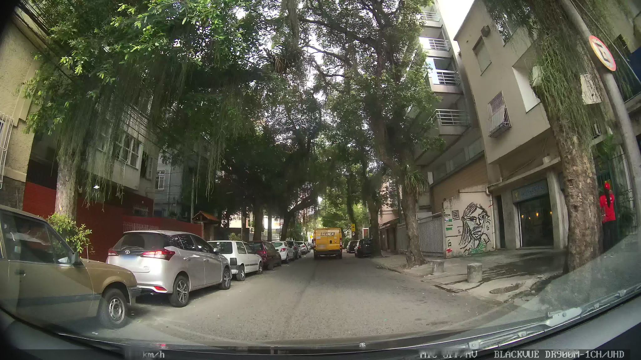 Street-level view near Hans Wegner, Botafogo