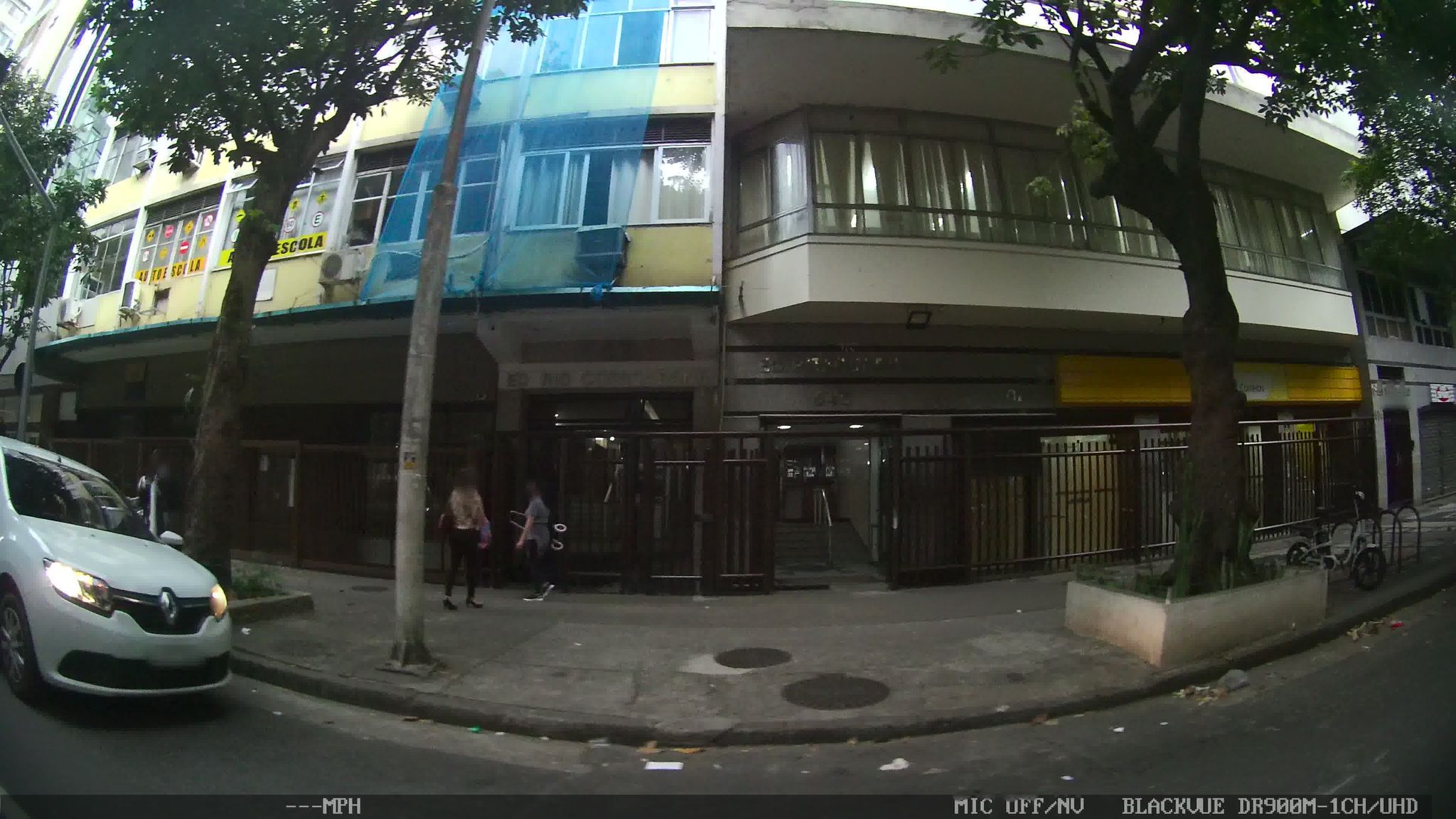 Street-level view near Hotelmar Palace, Copacabana