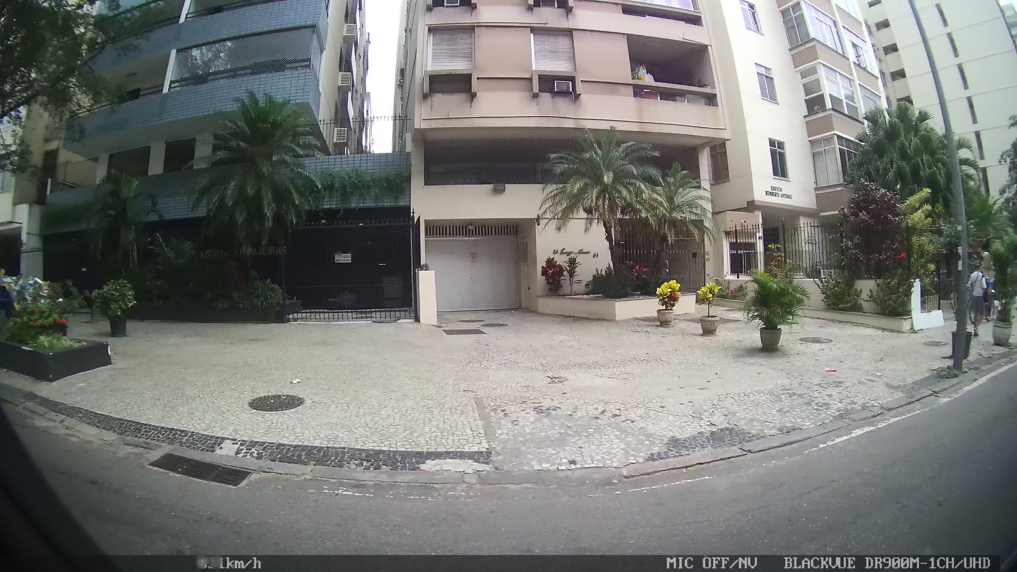 Street-level view near Humberto Antunes, Botafogo