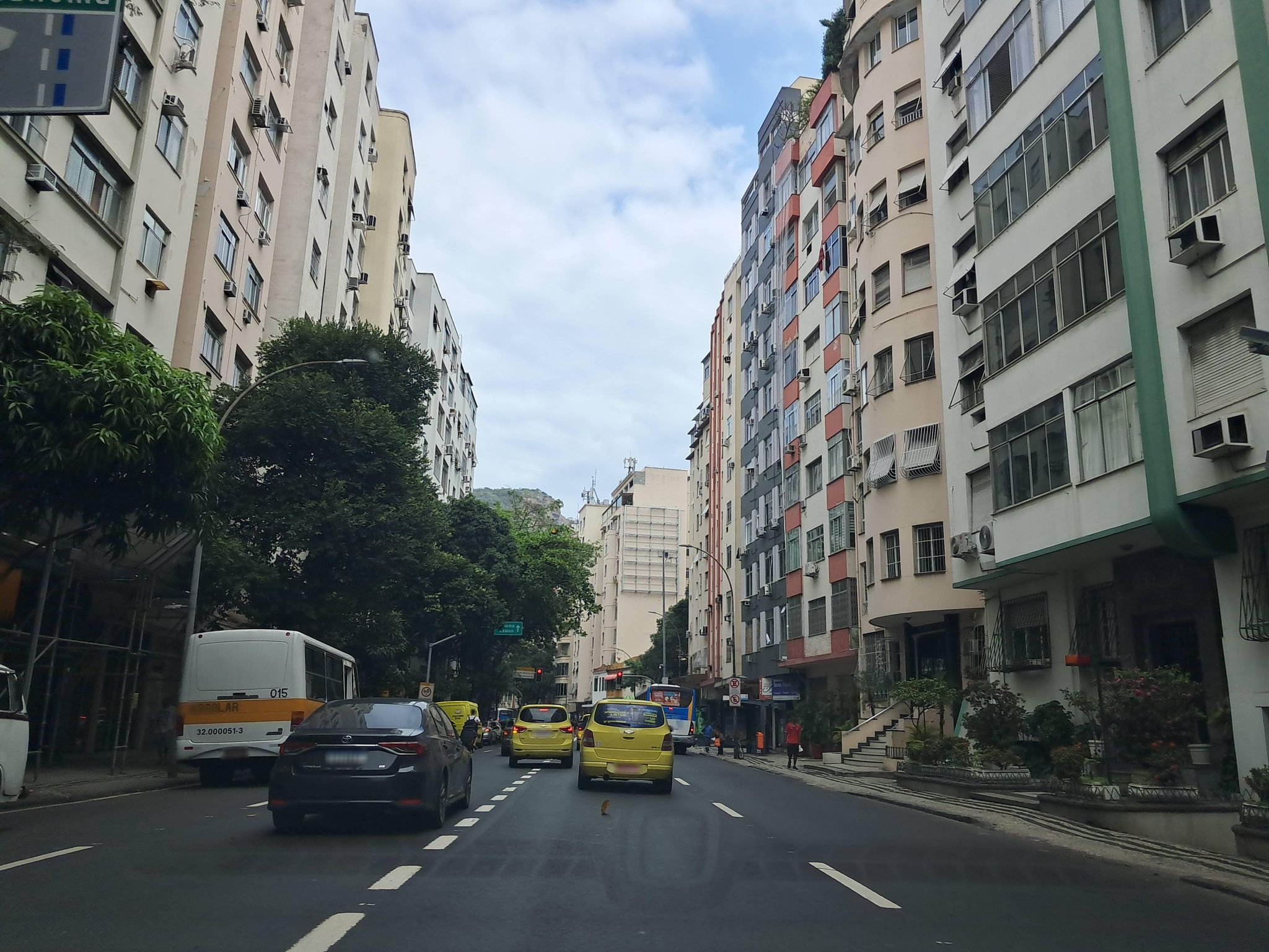 Street-level view near Iganite, Copacabana