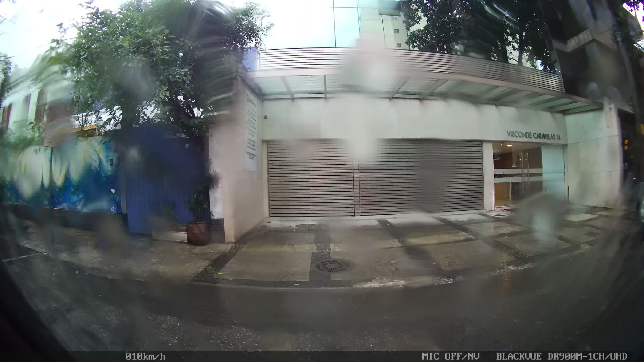 Street-level view near Imbra, Botafogo