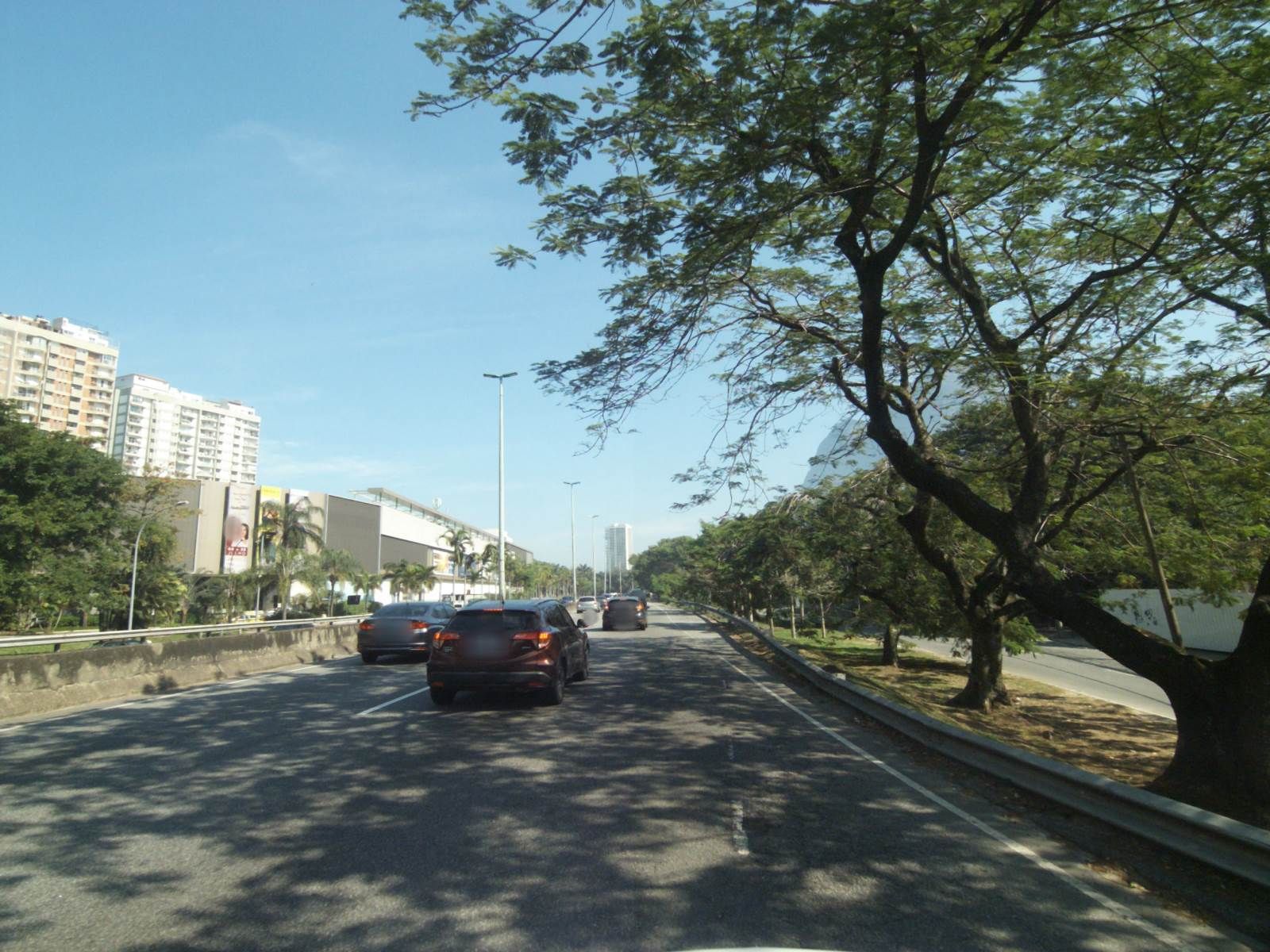 Street-level view near Interninos, São Conrado