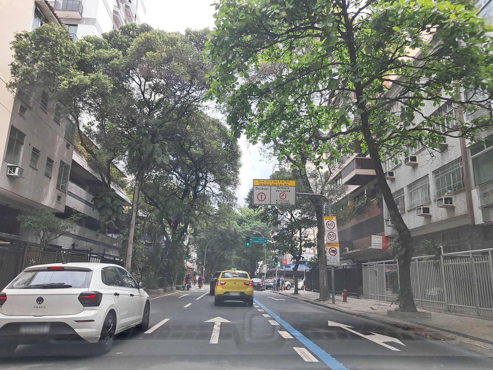 Street-level view near Ipamar, Ipanema