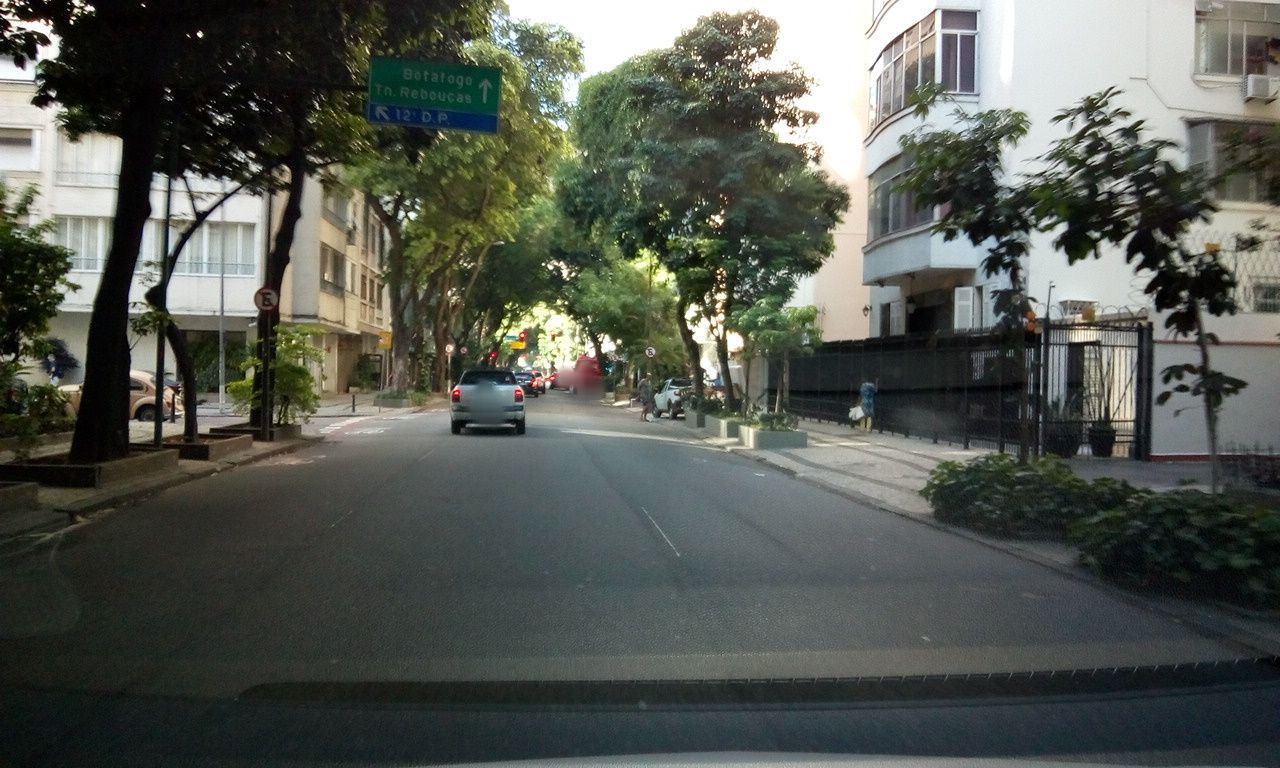 Street-level view near Ipameri, Copacabana