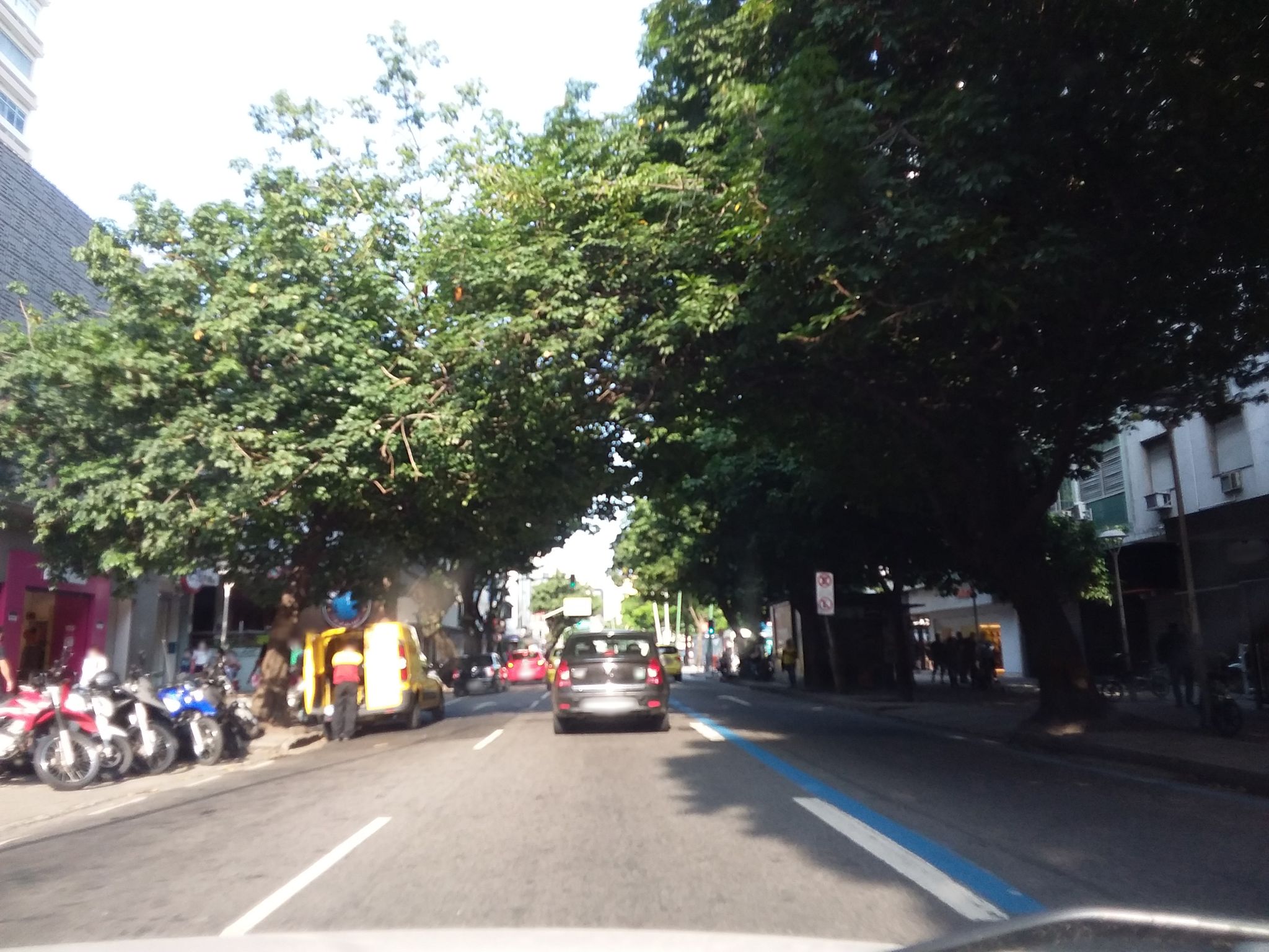 Street-level view near Ipanema Business, Ipanema
