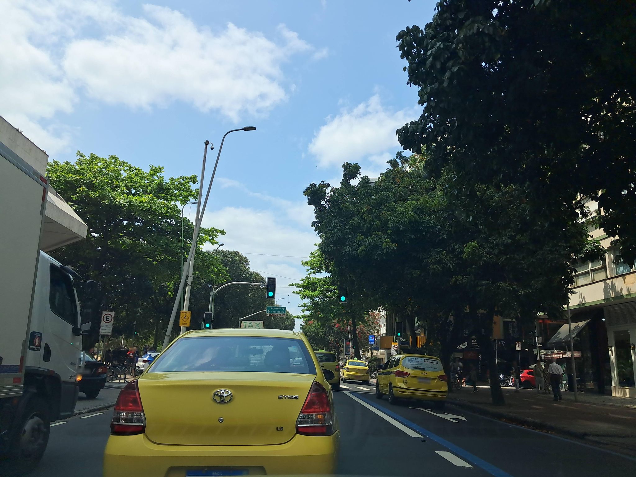 Street-level view near Ipanema Office Center, Ipanema