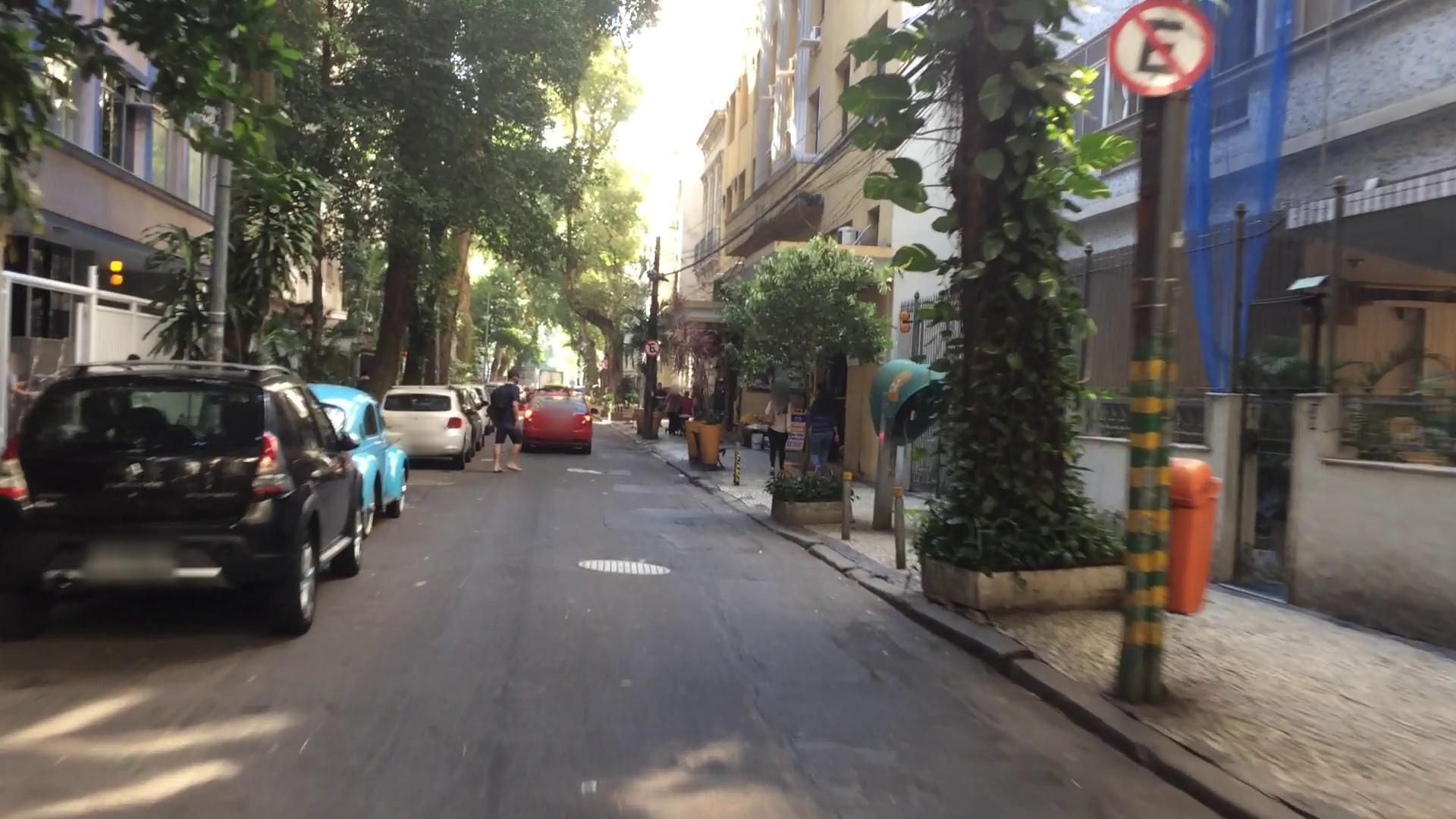Street-level view near Isabela Garcia, Flamengo