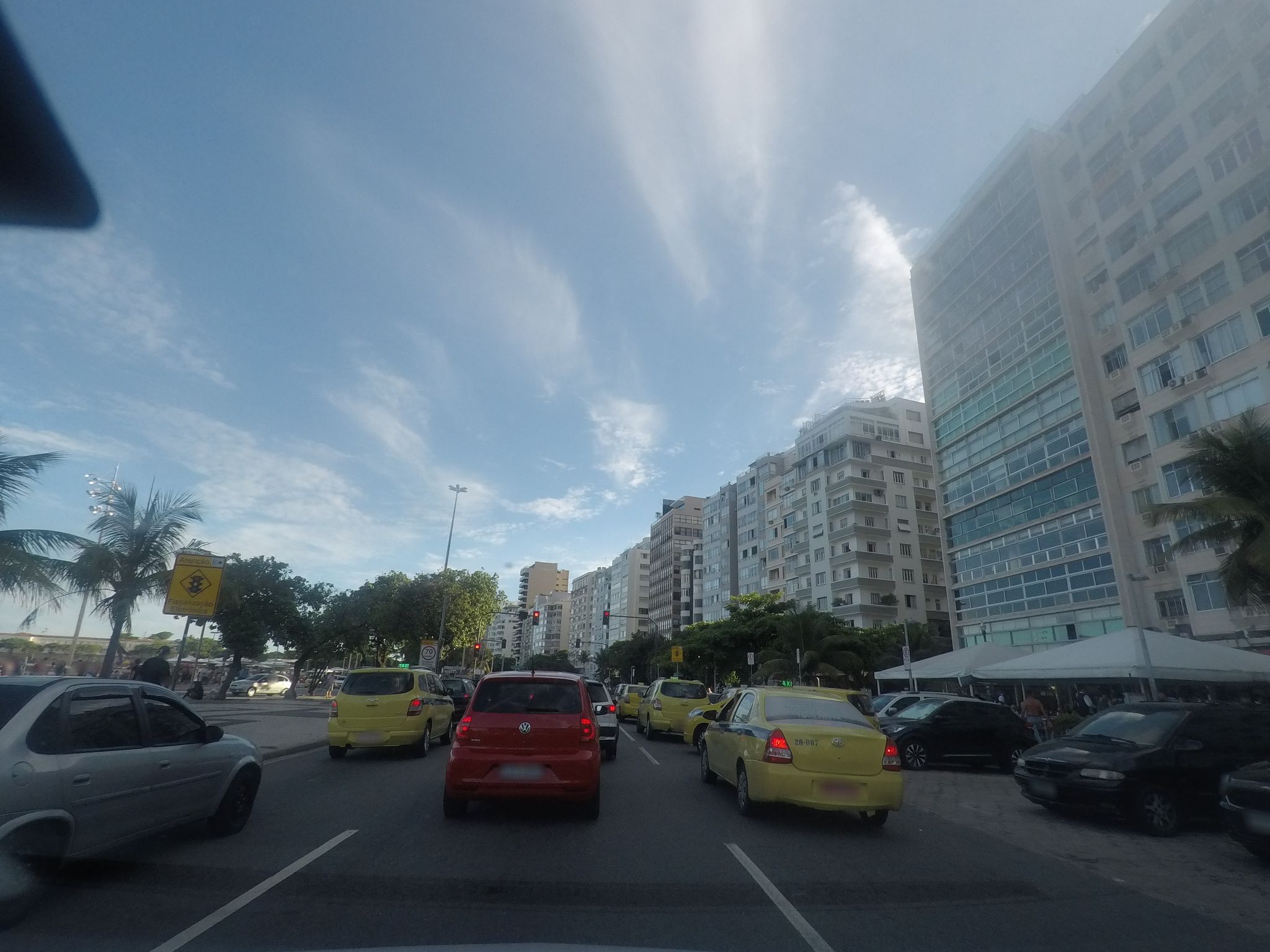 Street-level view near Jangada, Copacabana