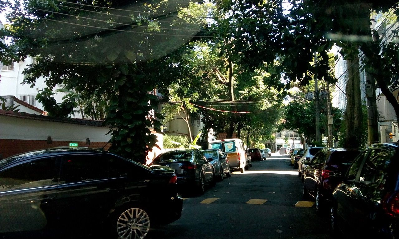 Street-level view near Jardim Imperial, Jardim Botânico