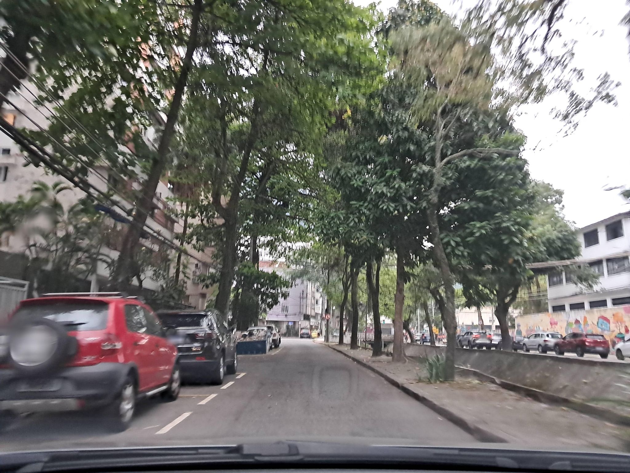 Street-level view near Jardim Lagoa, Lagoa
